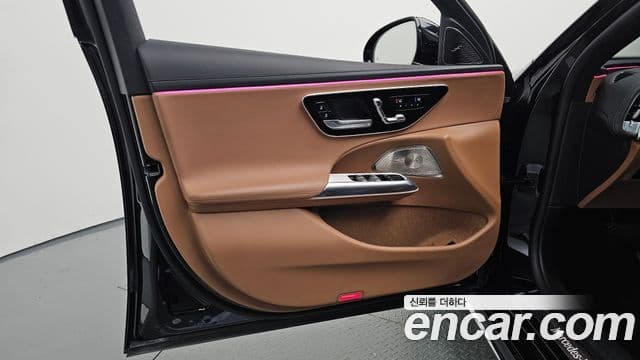 Mercedes-Benz E-Class 2024 — ფოტო 25/32
