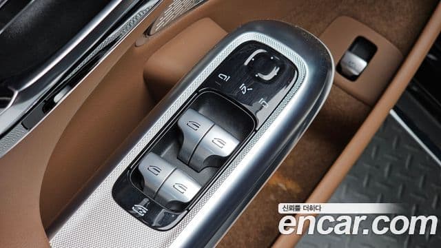 Mercedes-Benz E-Class 2024 — ფოტო 22/32