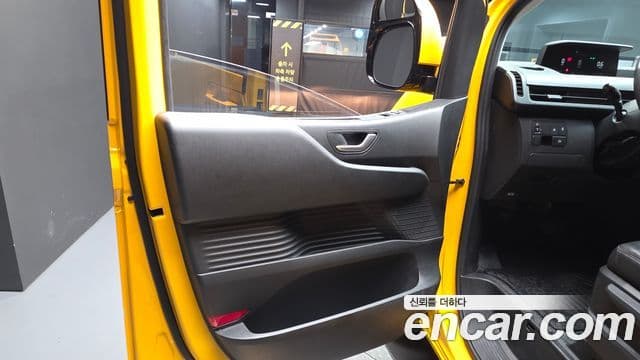 Hyundai Staria 2024 — Photo 5/32