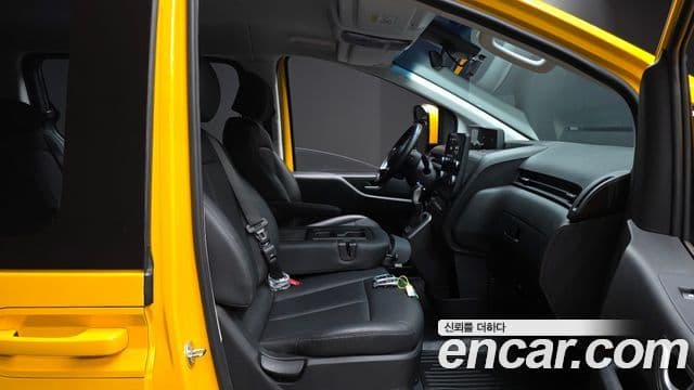 Hyundai Staria 2024 — Photo 21/32