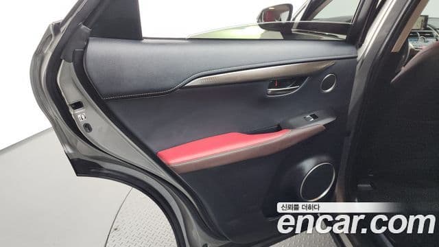 Lexus NX300h 2019 — Şəkil 7/37