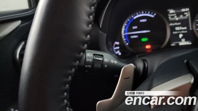 Lexus NX300h 2019 — Şəkil 26/37