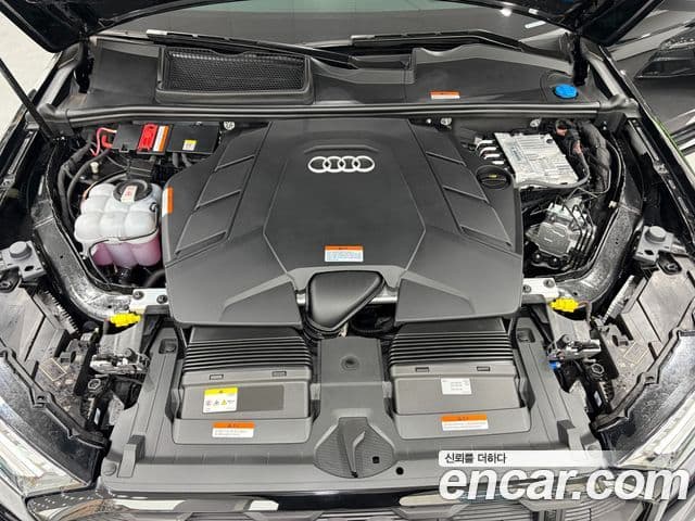 Audi Q7 2025 — Photo 2/20