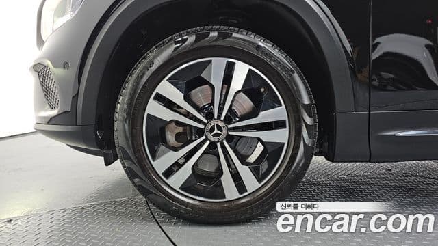Mercedes-Benz GLB-Class 2023 — Фото 5/20