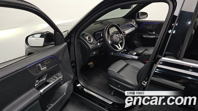 Mercedes-Benz GLB-Class 2023 — Фото 10/20