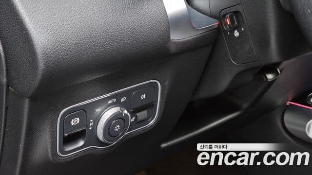 Mercedes-Benz GLB-Class 2023 — Фото 13/20