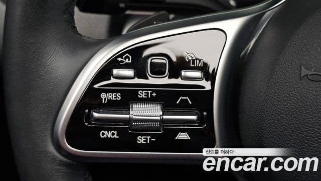 Mercedes-Benz GLB-Class 2023 — Фото 17/20