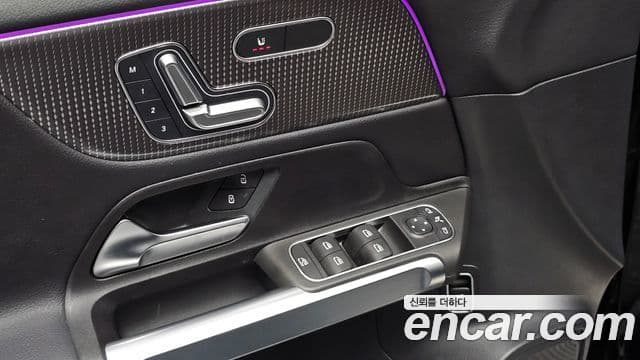 Mercedes-Benz GLB-Class 2023 — Фото 18/20
