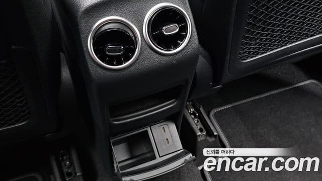Mercedes-Benz GLB-Class 2023 — ფოტო 1/31