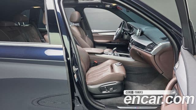 BMW X5 2018 — Photo 32/33
