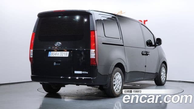 Hyundai Staria 2023 — ფოტო 2/20