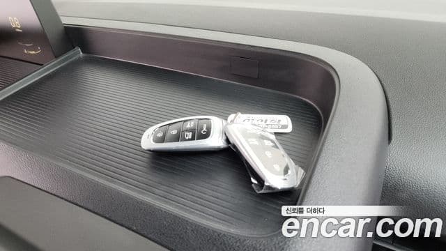 Hyundai Staria 2023 — ფოტო 15/20