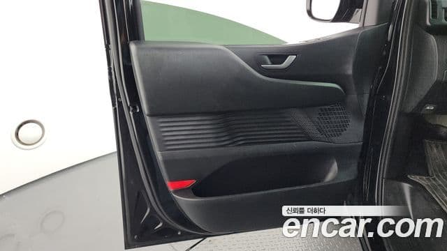 Hyundai Staria 2023 — ფოტო 14/32