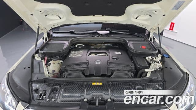 Mercedes-Benz GLS-Class 2023 — Photo 25/32