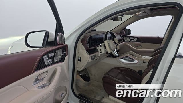 Mercedes-Benz GLS-Class 2023 — Photo 13/32