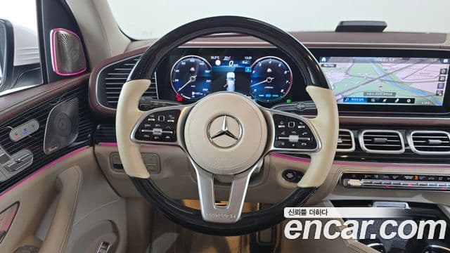 Mercedes-Benz GLS-Class 2023 — Photo 18/32
