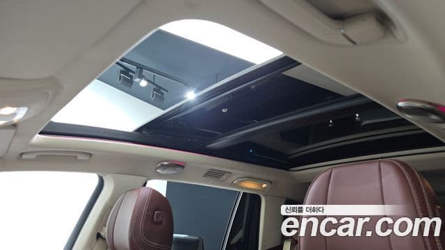 Mercedes-Benz GLS-Class 2023 — Photo 10/32