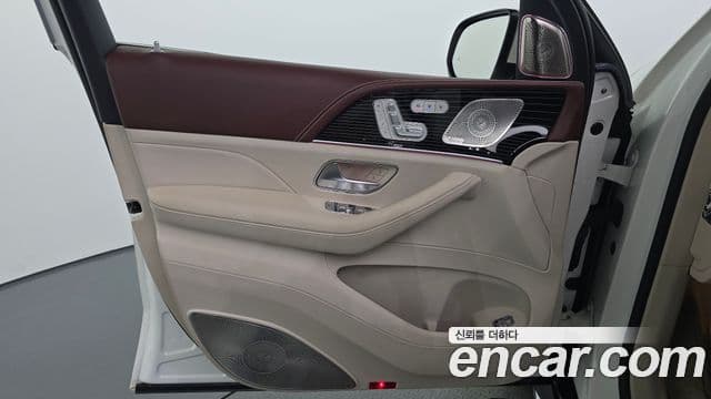 Mercedes-Benz GLS-Class 2023 — Photo 28/32