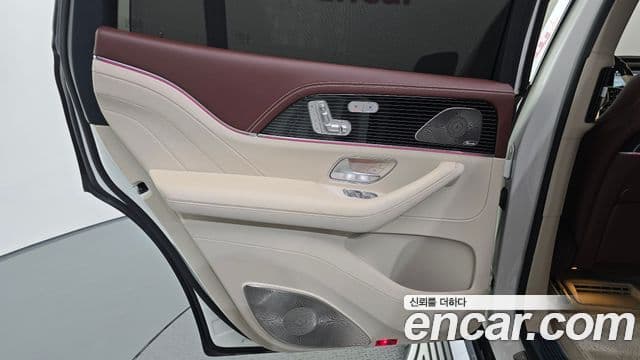 Mercedes-Benz GLS-Class 2023 — Photo 12/32