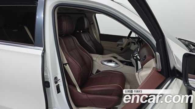 Mercedes-Benz GLS-Class 2023 — Photo 20/32