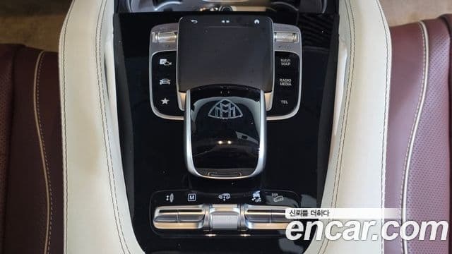 Mercedes-Benz GLS-Class 2023 — Photo 16/32