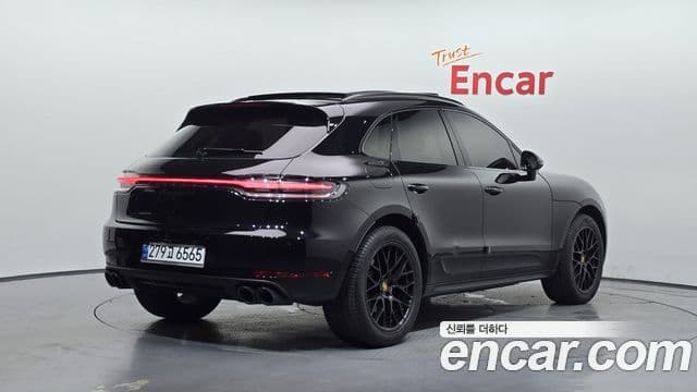 Porsche Macan 2018 — ფოტო 2/20
