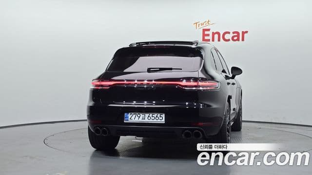 Porsche Macan 2018 — ფოტო 4/20