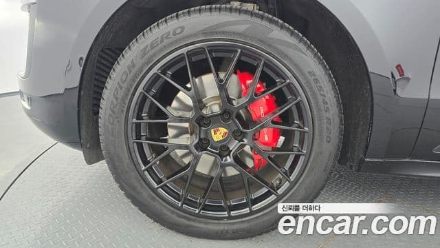 Porsche Macan 2018 — ფოტო 5/20