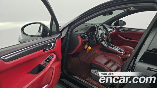 Porsche Macan 2018 — ფოტო 10/20