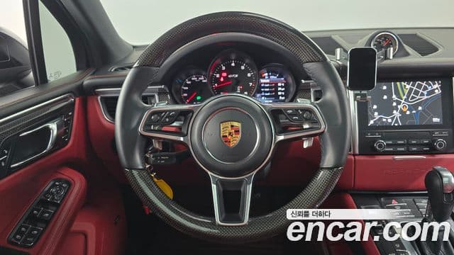 Porsche Macan 2018 — ფოტო 15/20