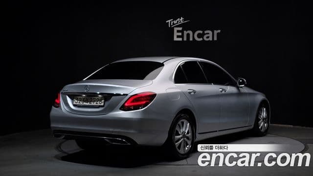 Mercedes-Benz C-Class 2019 — ფოტო 2/20