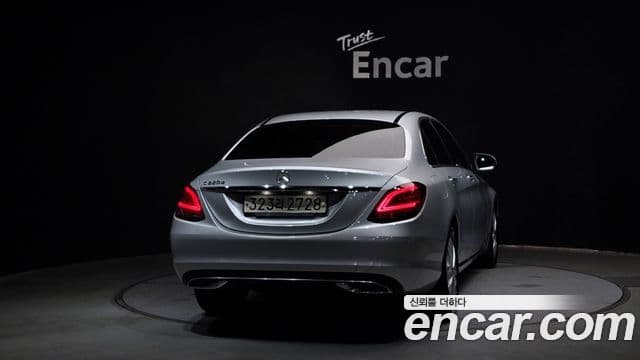 Mercedes-Benz C-Class 2019 — ფოტო 4/20