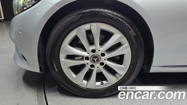 Mercedes-Benz C-Class 2019 — ფოტო 5/20