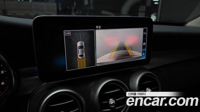 Mercedes-Benz C-Class 2019 — ფოტო 15/20