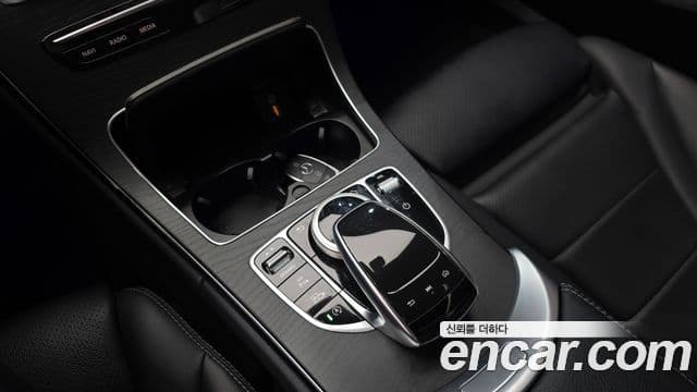 Mercedes-Benz C-Class 2019 — ფოტო 16/20