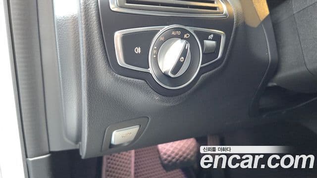 Mercedes-Benz C-Class 2019 — ფოტო 17/20