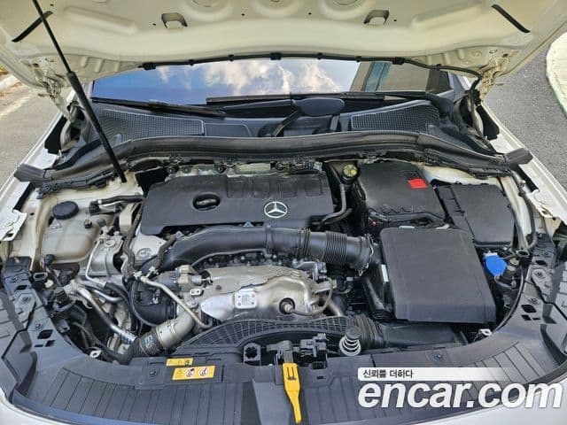 Mercedes-Benz GLA-Class 2023 — Şəkil 12/20