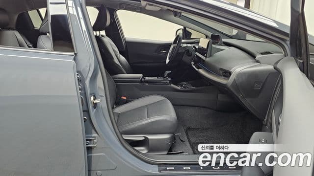 Toyota Prius 2024 — Photo 8/32