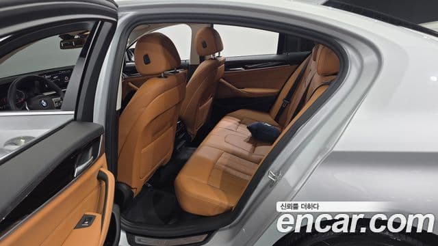 BMW 5 Series 2020 — Şəkil 11/20