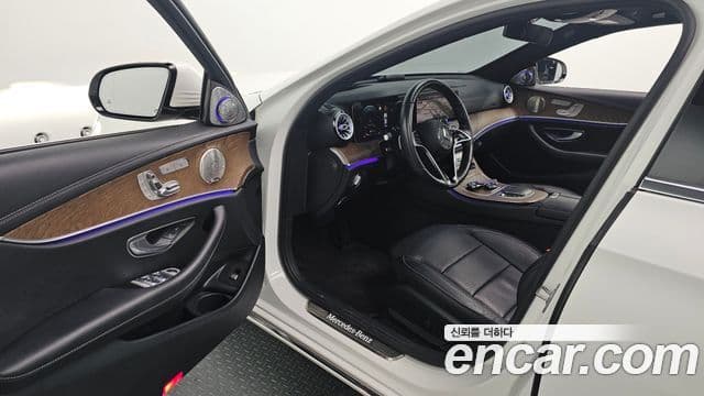 Mercedes-Benz E-Class 2022 — Фото 10/20