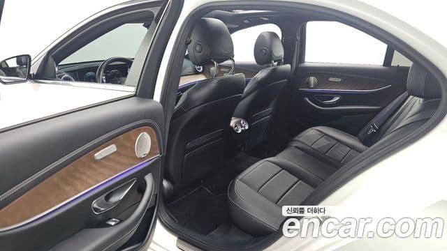 Mercedes-Benz E-Class 2022 — Фото 11/20