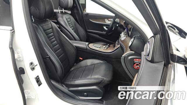 Mercedes-Benz E-Class 2022 — Фото 12/20