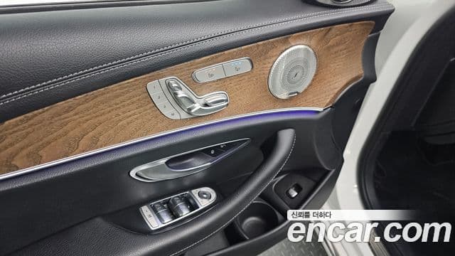 Mercedes-Benz E-Class 2022 — Фото 19/20