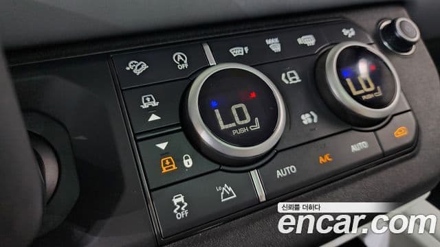 Land Rover Defender 2025 — Photo 13/35