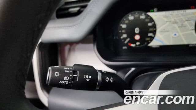 Land Rover Defender 2025 — Photo 33/35