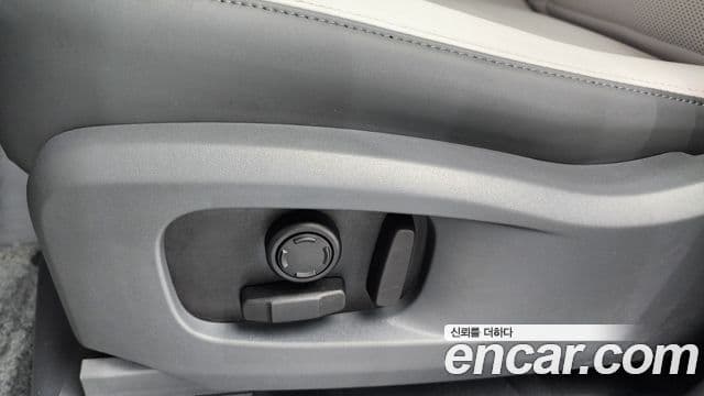 Land Rover Defender 2025 — Photo 14/35