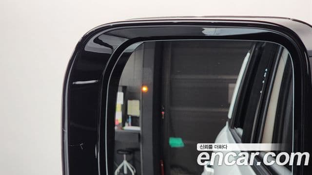 Land Rover Defender 2025 — Photo 3/35