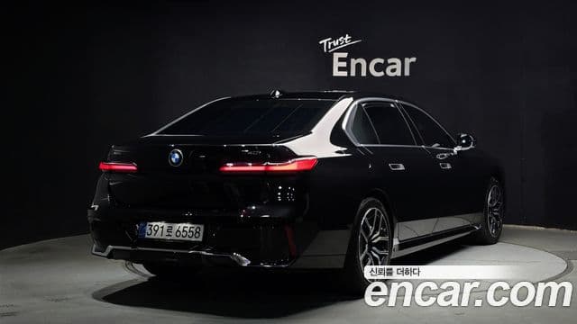BMW 7 Series 2025 — Photo 32/32