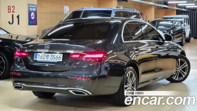 Mercedes-Benz E-Class 2023 — Фото 1/20