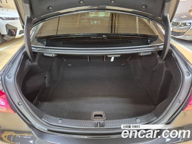 Mercedes-Benz E-Class 2023 — Фото 18/20